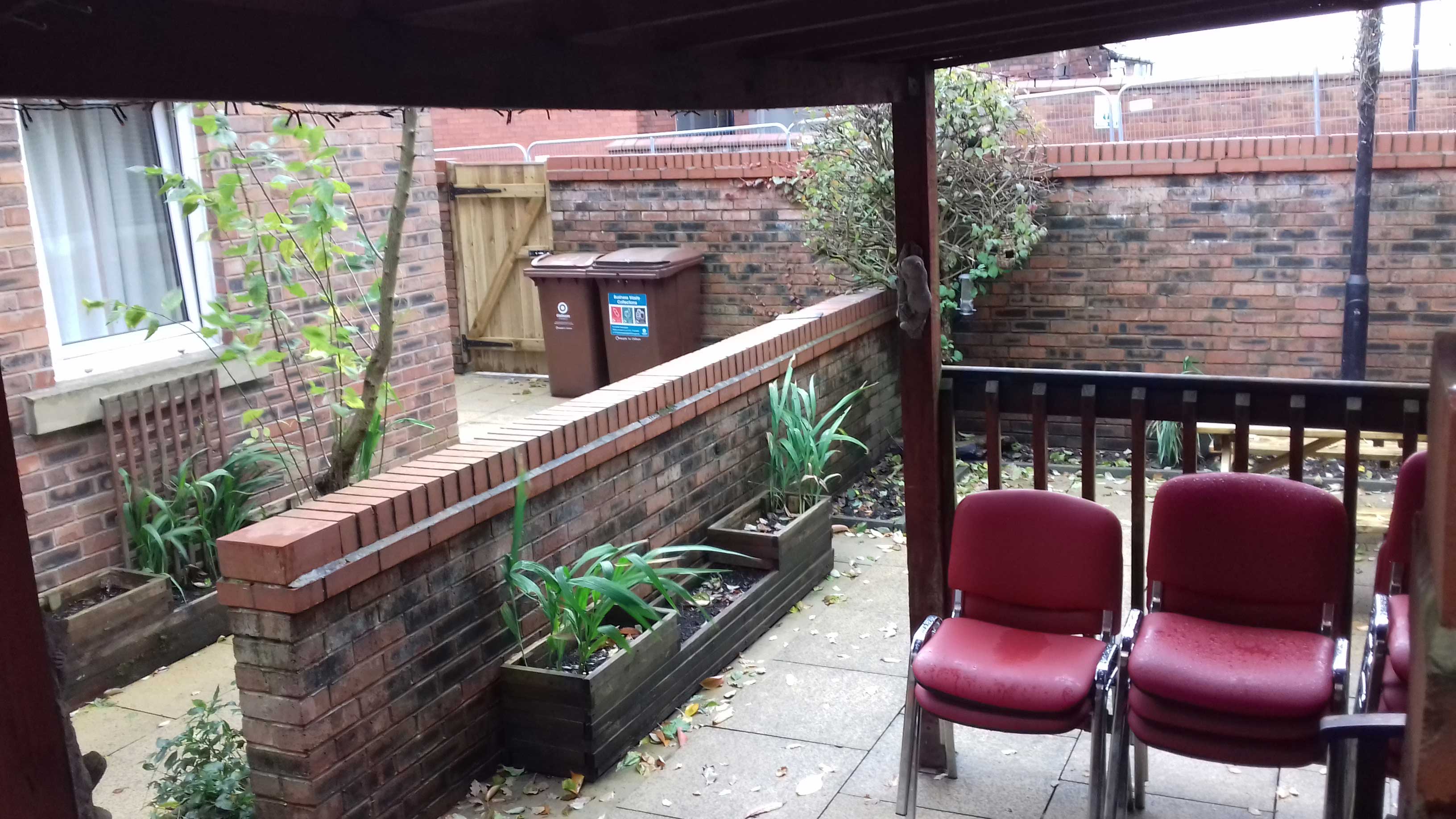 Leigh bank garden - a sheltered deck with seating