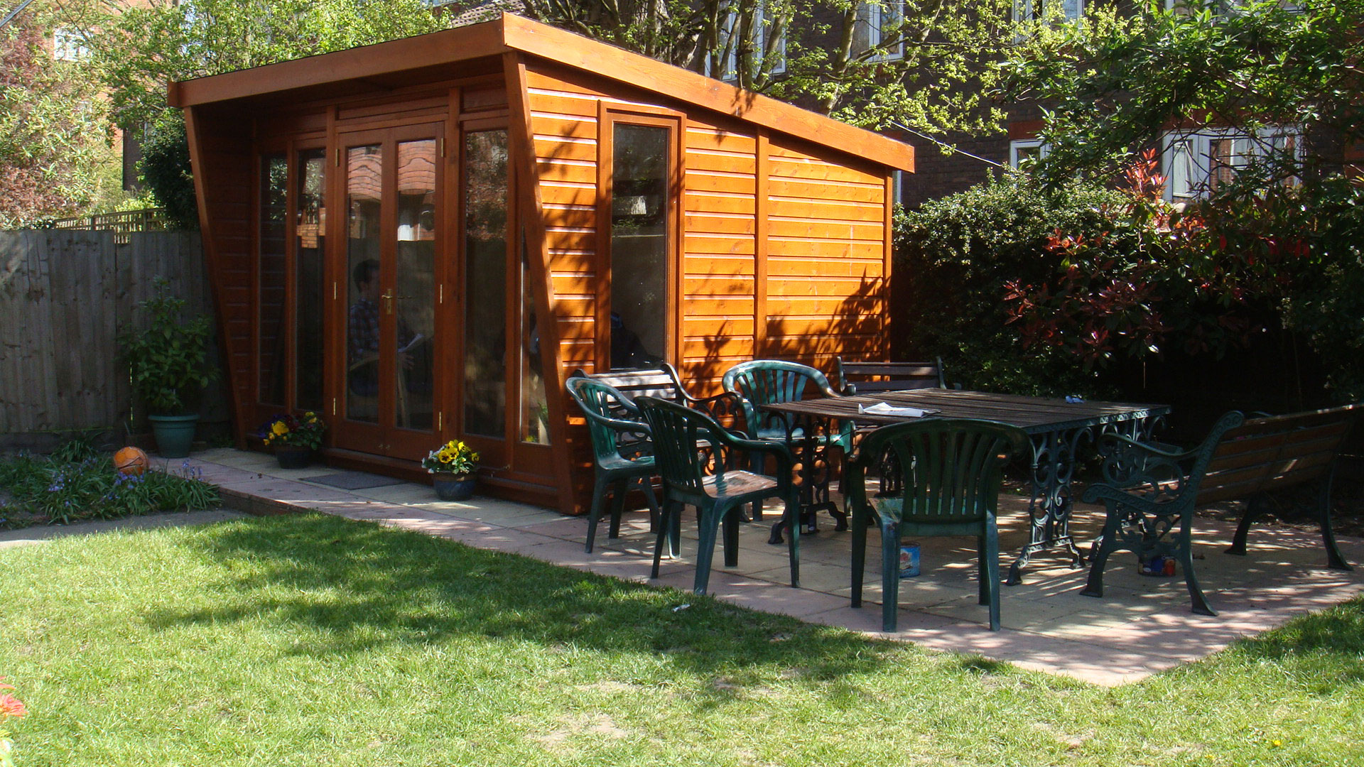 Mount Carmel Garden and summer house, with tables and chairs