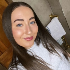 Chloe has long brown hair and is taking a selfie