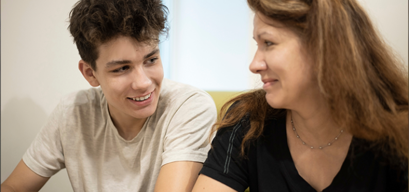 Young person chatting with mentor in a friendly, casual way