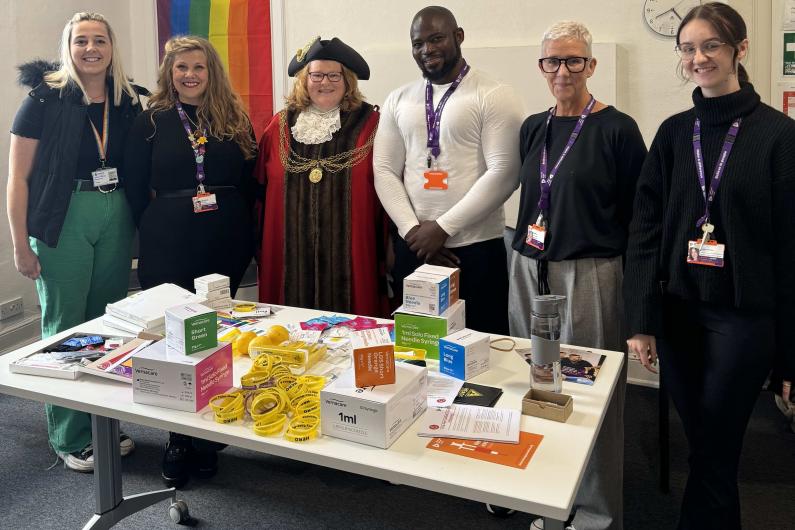 mayor of great yarmouth with change grow live staff